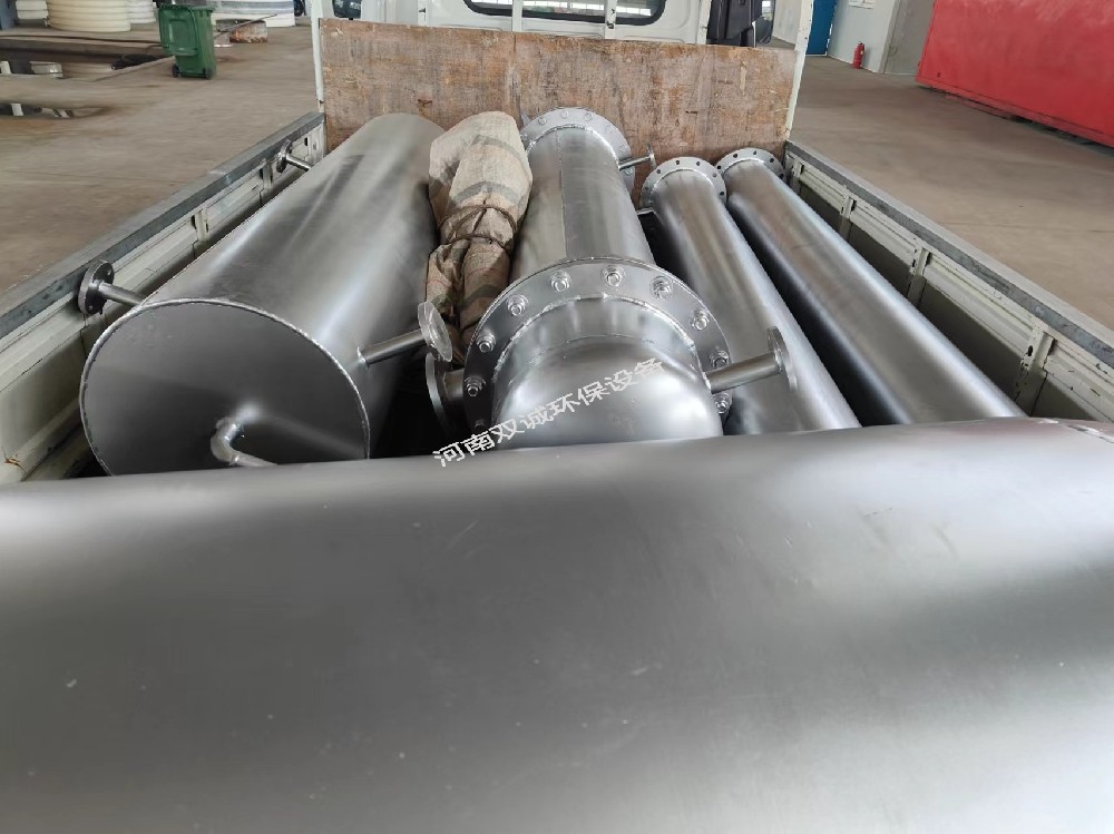 新鄉(xiāng)市某公司廢水回收塔，廢水冷凝器，油水分離器發(fā)貨